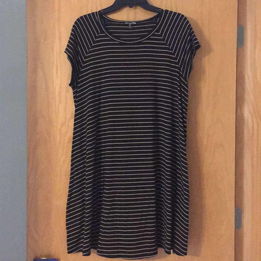 SALE!! Cute and cozy swing dress, size large!